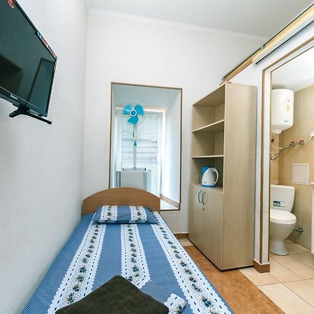 Small Room Near Independence Square Kyiv Exterior photo