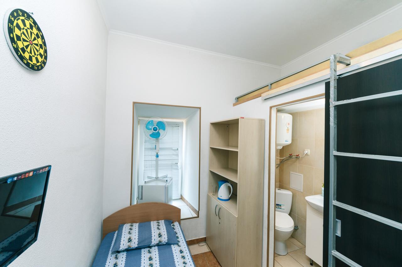 Small Room Near Independence Square Kyiv Exterior photo